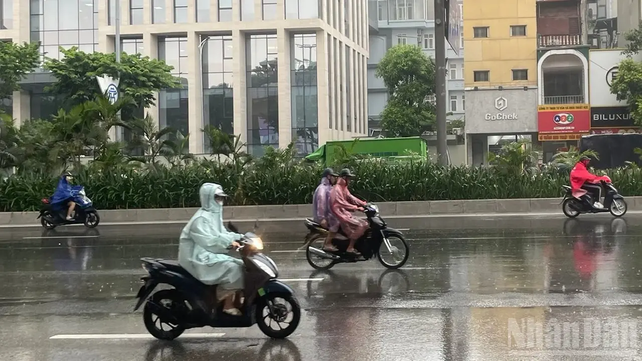 أمطار غزيرة وعواصف رعدية تضرب هانوي يوم 29 يوليو